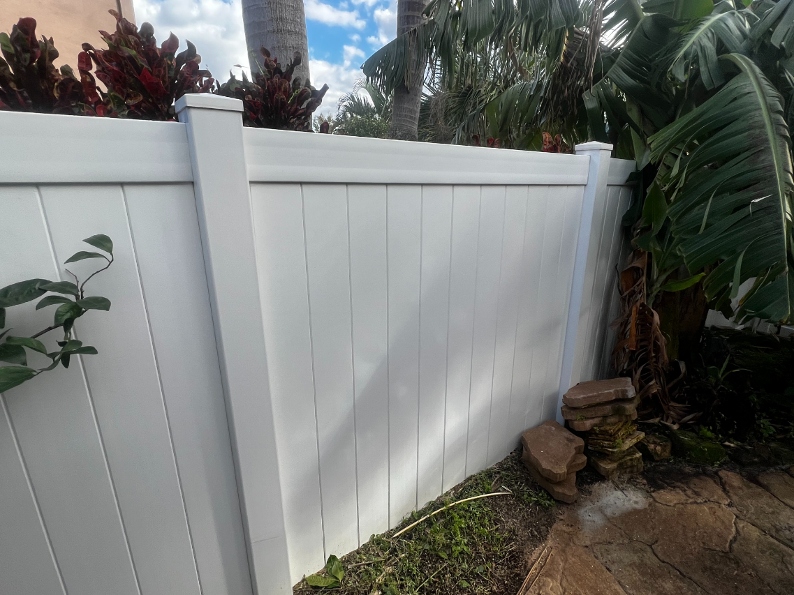 Pool Deck and Fence Cleaning in Orlando, FL